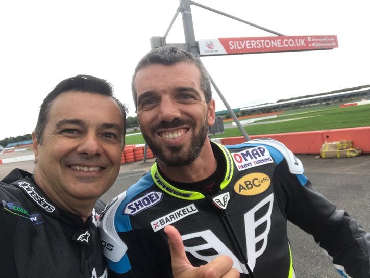 O Alex De Angelis οδήγησε μαζί μας την triumph Moto2!